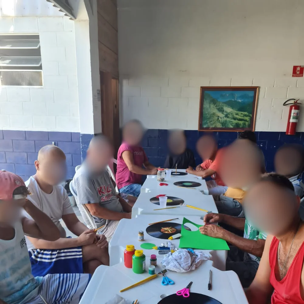 Atividade criativa coletiva do Projeto Phoenix, com identidades preservadas